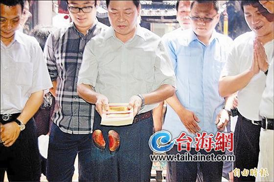 台湾选举候选人花招多 盘点你想也想不到的奇葩招数 台湾选举候选人花招多 盘点你想也想不到的奇葩招数