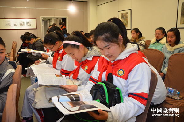 ����������ʵ����ѧѧ���ڻ᳡�Ķ���������ϵ����־