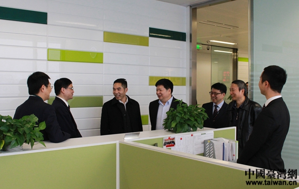 国台办主任助理龙明彪与台湾第一银行成都分行员工交流。 国台办主任助理龙明彪与台湾第一银行成都分行员工交流。