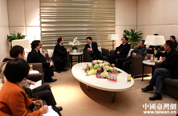 国台办主任助理龙明彪与成都群光广场台干座谈。 国台办主任助理龙明彪与成都群光广场台干座谈。