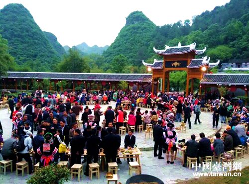 ��կ׼�����д����˵�������ǡ��������̾��롱Բ���磬ʢ��������Զ�����ֵܽ�����