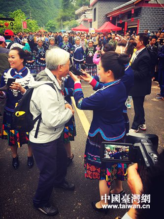 ̨����������α��������׺���ӭ����