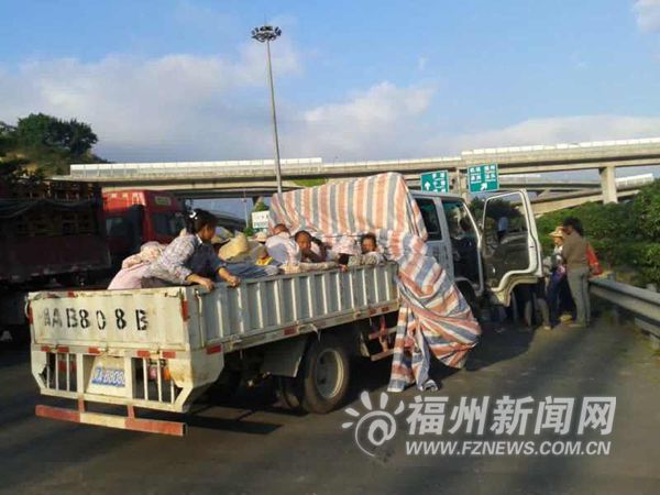 福州高速交警查获首例台胞酒驾共载32人 福州高速交警查获首例台胞酒驾共载32人