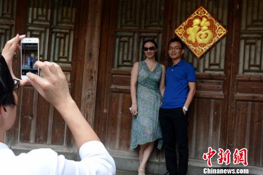 两岸诗人“青春诗会”诗咏土楼 两岸诗人“青春诗会”诗咏土楼