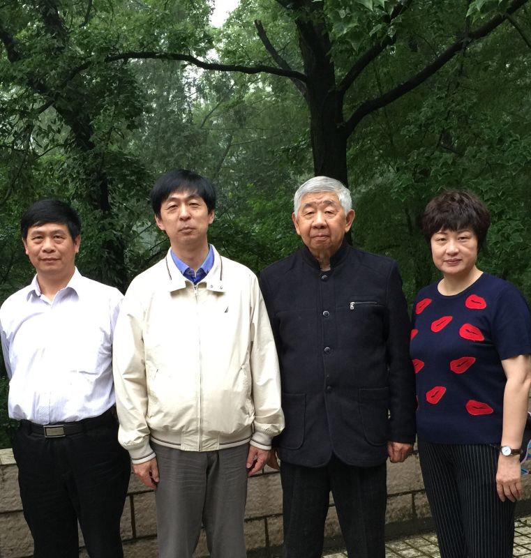 中央台办协调局局长王刚、江西省台办副主任徐建星一行赴江西省九江市走访台胞张遵义。 中央台办协调局局长王刚、江西省台办副主任徐建星一行赴江西省九江市走访台胞张遵义。