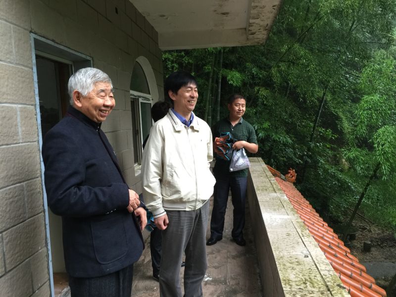 中央台办协调局局长王刚、江西省台办副主任徐建星一行赴江西省九江市走访台胞张遵义。 中央台办协调局局长王刚、江西省台办副主任徐建星一行赴江西省九江市走访台胞张遵义。