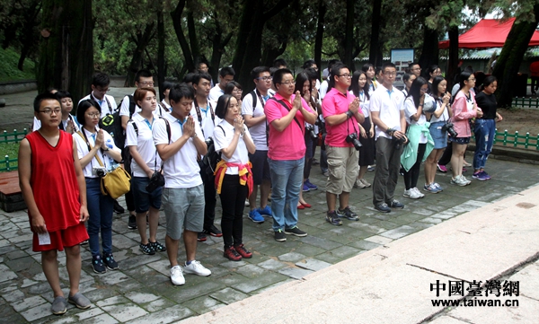 祭先祖赏腰鼓 两岸青年陕西民俗文化行既有“意”又有“趣” 祭先祖赏腰鼓 两岸青年陕西民俗文化行既有“意”又有“趣”