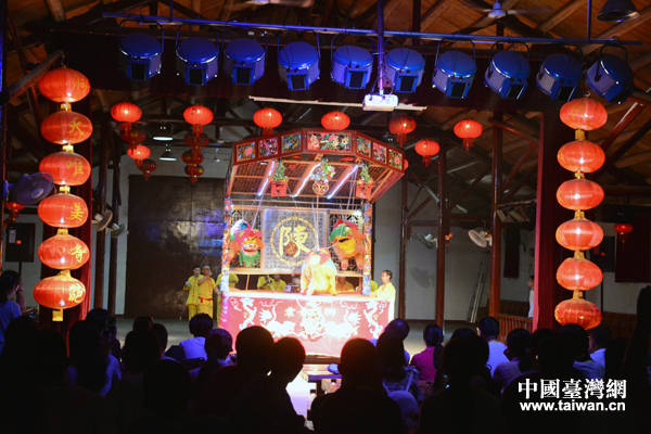 两岸青年走进霍童古镇,观看“霍童线狮”表演 两岸青年走进霍童古镇,观看“霍童线狮”表演