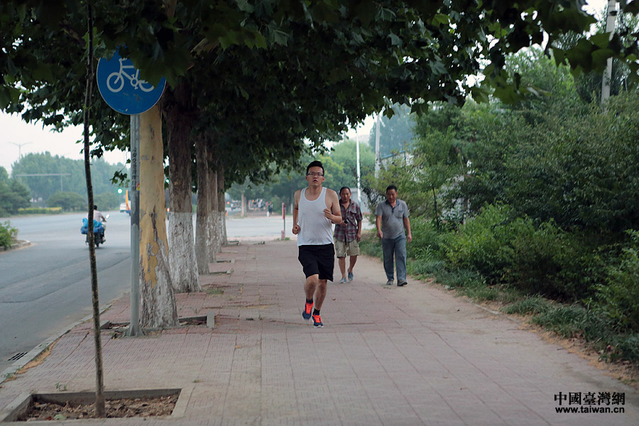 ̨��"��Ư"�к���ΰ�����������ᣬ���½���ܽӴ�