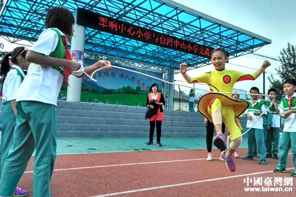 花样跳绳表演 花样跳绳表演