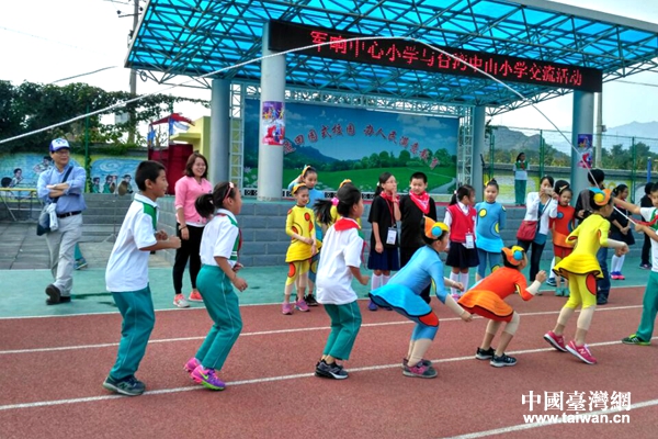 花样跳绳表演 花样跳绳表演