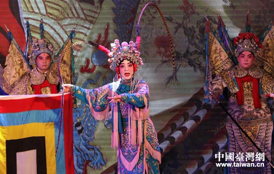 戲曲聯唱《粉墨春秋》。