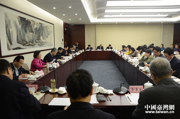 龙明彪参加全国政协十二届五次会议民革界别联组讨论 龙明彪参加全国政协十二届五次会议民革界别联组讨论