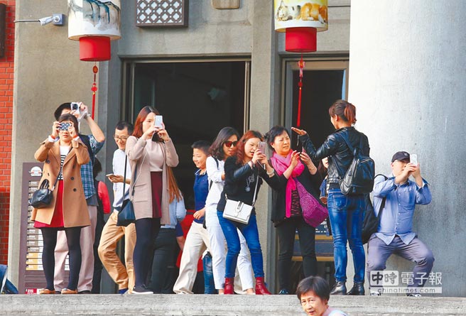 蔡英文上任以来最大跌幅:赴台个人游陆客大减55%