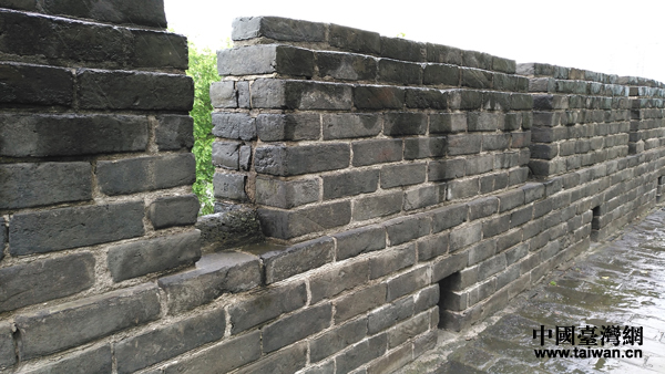 ��ͷ�еĺ������ݣ��ݻ������󡢲�ɣ�ų�ǽ