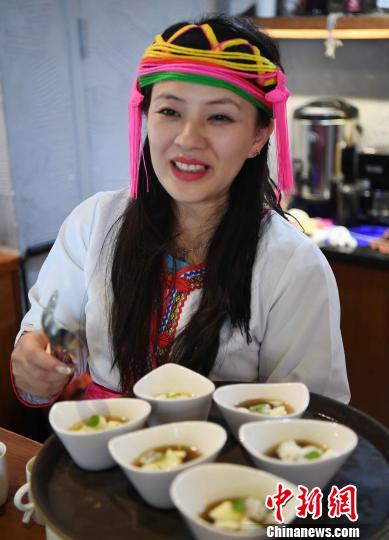 去年10月,作为台湾文创人才,石晏菱受邀入驻三坊七巷里的闽台青年创业基地。 记者刘可耕 摄