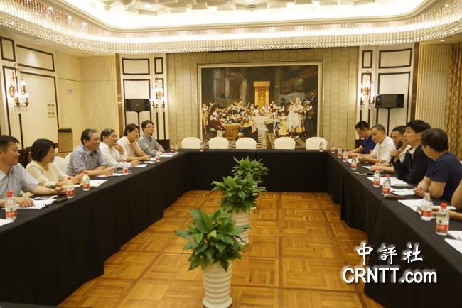 国台办局长王刚晤台湾专家:大门为台胞打开 国台办局长王刚晤台湾专家:大门为台胞打开