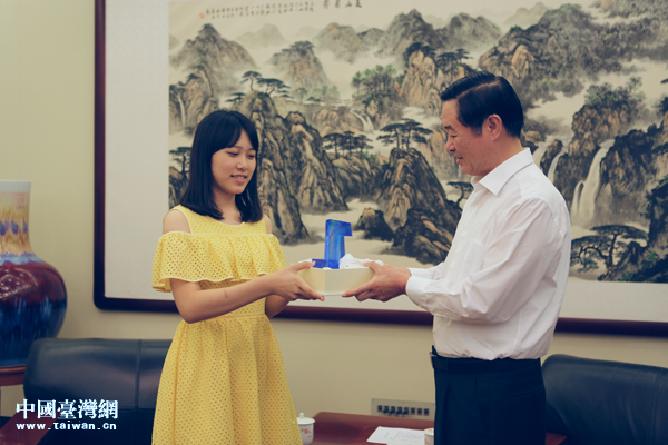 刘奇葆与台湾学生黄绎心的“忘年交” 刘奇葆与台湾学生黄绎心的“忘年交”