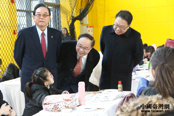 “首届海峡两岸青少年书画大赛”决赛在京举行 5000多作品参赛 “首届海峡两岸青少年书画大赛”决赛在京举行 5000多作品参赛