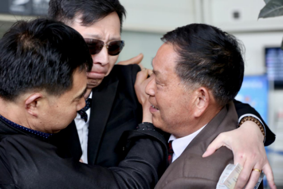 江苏籍赴台老兵后人清明节前代父回乡祭祖 江苏籍赴台老兵后人清明节前代父回乡祭祖