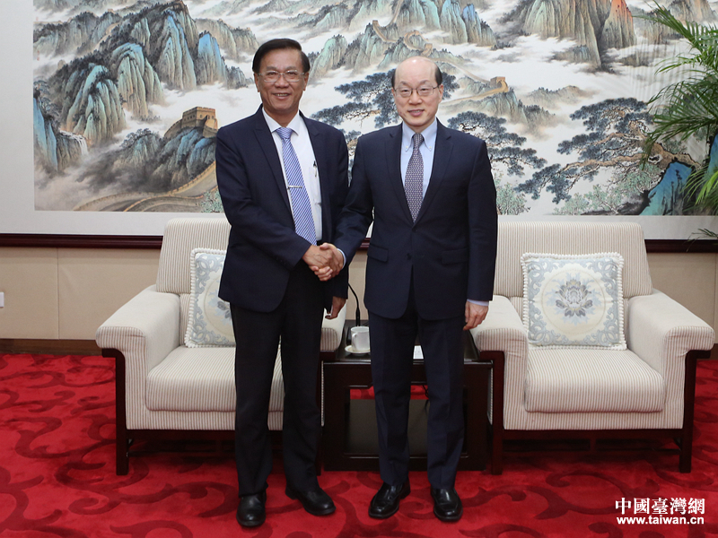 刘结一会见台湾南投县长林明溱 刘结一会见台湾南投县长林明溱