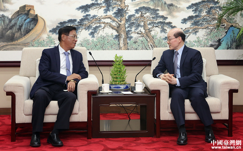 刘结一会见台湾南投县长林明溱 刘结一会见台湾南投县长林明溱