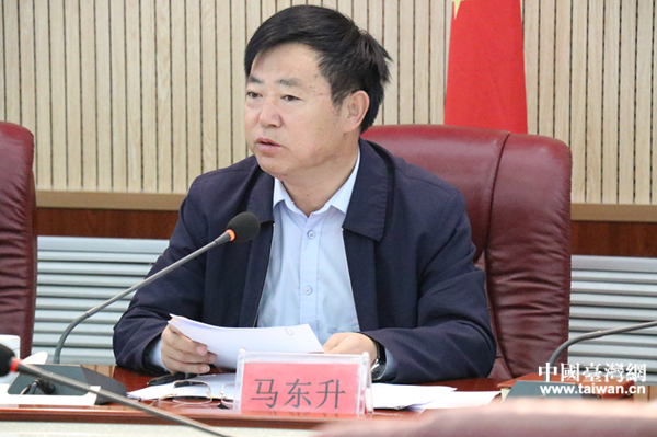 广河县人民政府县长马东升介绍广河县精准扶贫工作。 广河县人民政府县长马东升介绍广河县精准扶贫工作。