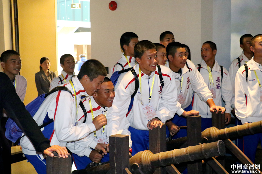 台湾棒球小子走进南山博物馆 领会历史人文感受深圳变革成就