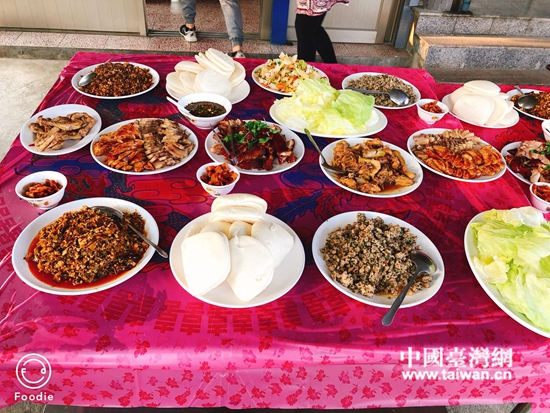 社区居民制作的云南特色美食。 社区居民制作的云南特色美食。