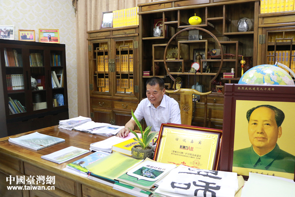 福建省泉州市新辉大投资发展有限公司董事长、海峡两岸中小企业联合促进会会长吕双辉。 福建省泉州市新辉大投资发展有限公司董事长、海峡两岸中小企业联合促进会会长吕双辉。