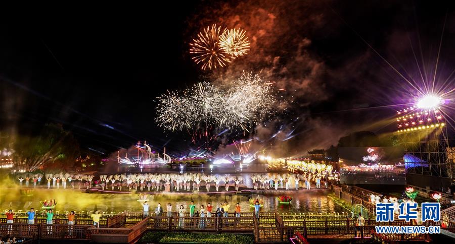 (社会)(1)海峡两岸(昆山)中秋灯会开幕