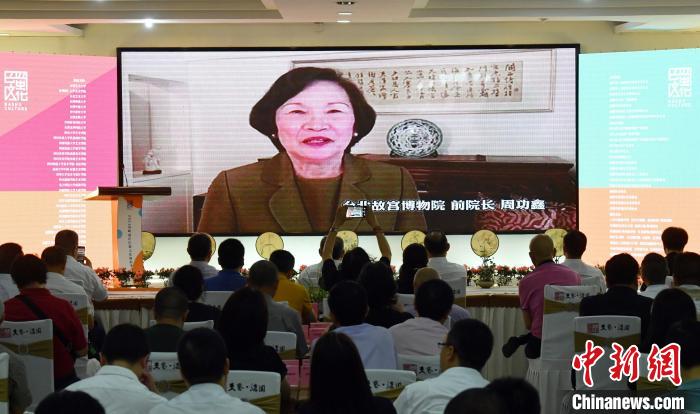 图为开幕式现场,台湾嘉宾视频参会。 刘忠俊 摄