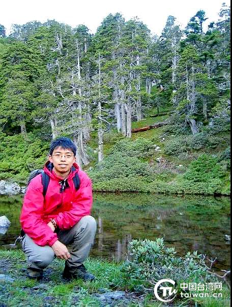 劉子銘在台灣最高湖——翠池_副本