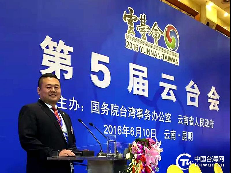 蓝底照片 男_副本