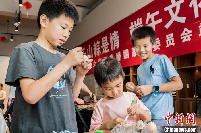 ͼΪ������ѧ������������ά�� ��