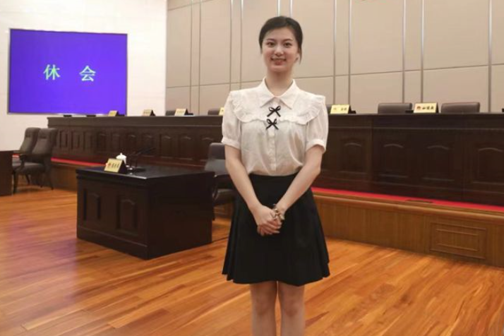 ������浣��ع�ѧ����ɫ����������鹲���ഺʢ��