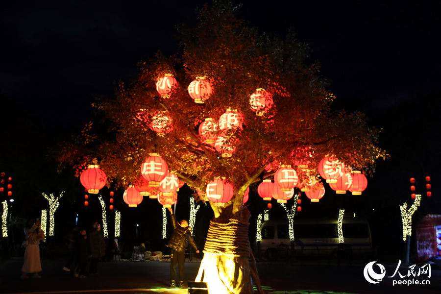 �����������Ϲ�����ͬ���ϵĵ��������������� ������