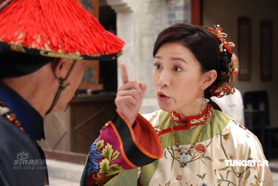 《铁咀银牙》剧照公布佘诗曼演讼师陈小春很痞