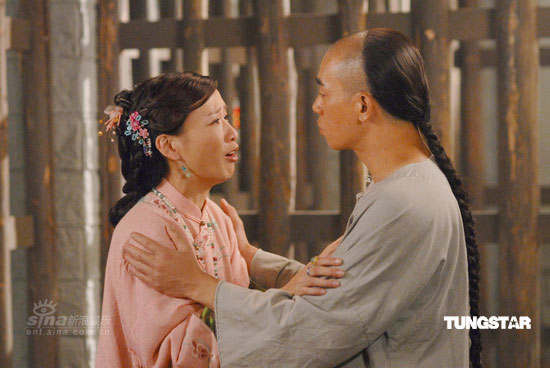 《铁咀银牙》剧照公布佘诗曼演讼师陈小春很痞