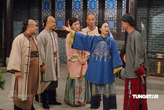 《铁咀银牙》剧照公布佘诗曼演讼师陈小春很痞