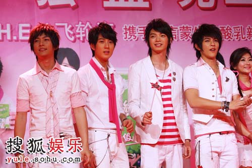 �ĸ�˧�����˵Ĵ��к�һ�ǳ���������̨�·�˿���ߵļ��