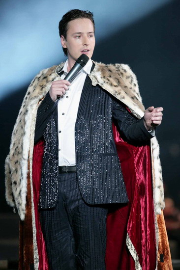 图文:维塔斯北京开唱--举手投显足王者之风