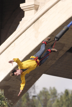 金·凯瑞表演笨猪跳