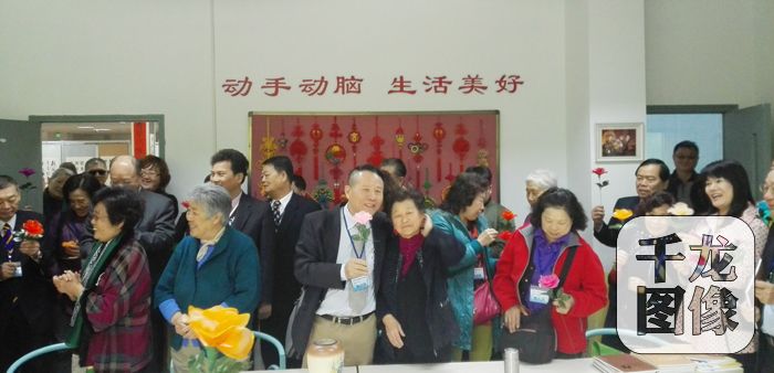 一家人-参访团到新村街道怡海花园社区参访。