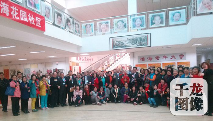 参访团在怡海花园参访合影。