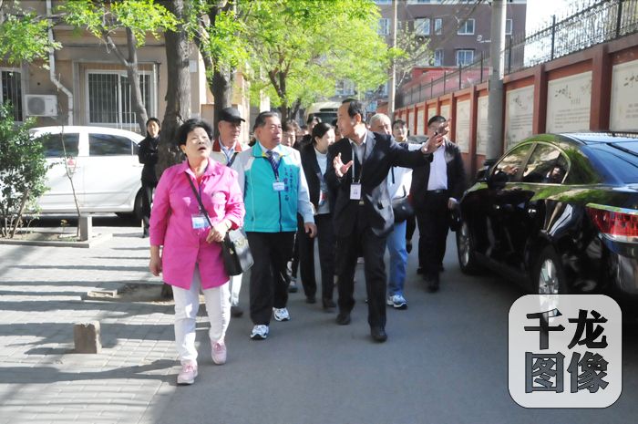 到西罗园第二社区参访。