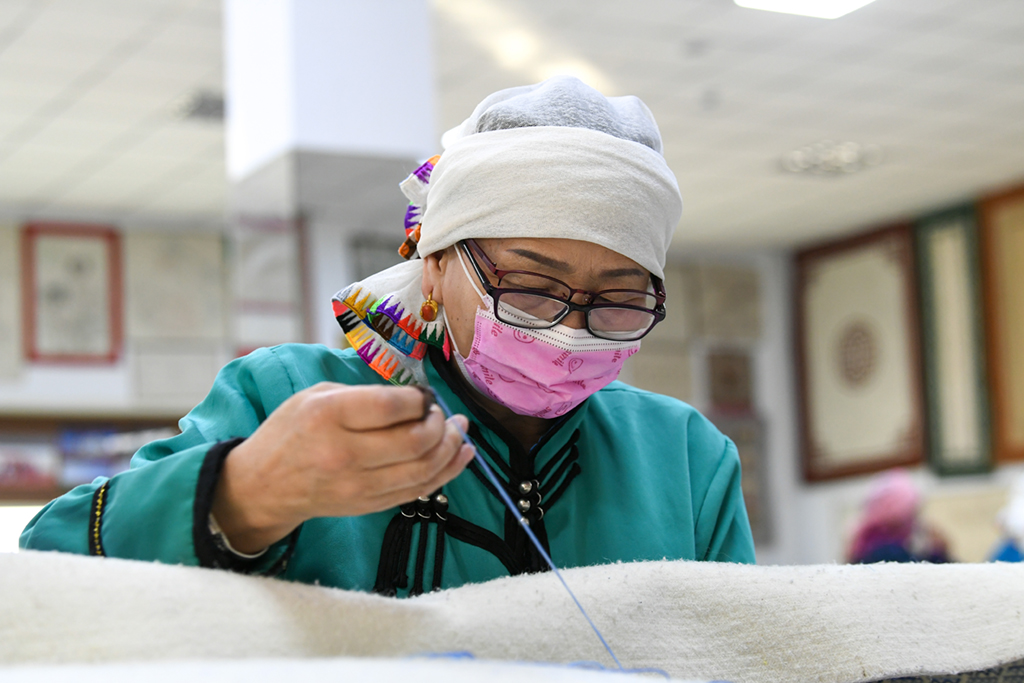 3��4�գ�������������������Ļ��Ų��������ģ�������������Ʒ��һҶ�촬ӳ���ġ���������� ���� ��