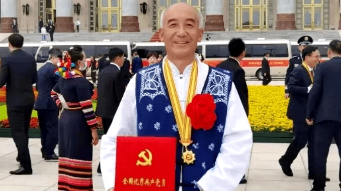 统筹少数民族人选,注重科教文卫先进典型推荐 统筹少数民族人选,注重科教文卫先进典型推荐