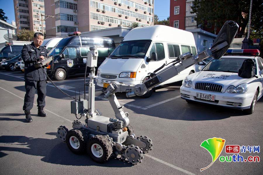APEC“排爆”机器人 APEC“排爆”机器人