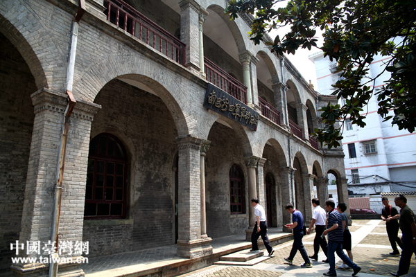 �μӵ�ʮ���������̳�Ĳ��ֳ�Ա�����ϲ����ľ�������ַ�ι�